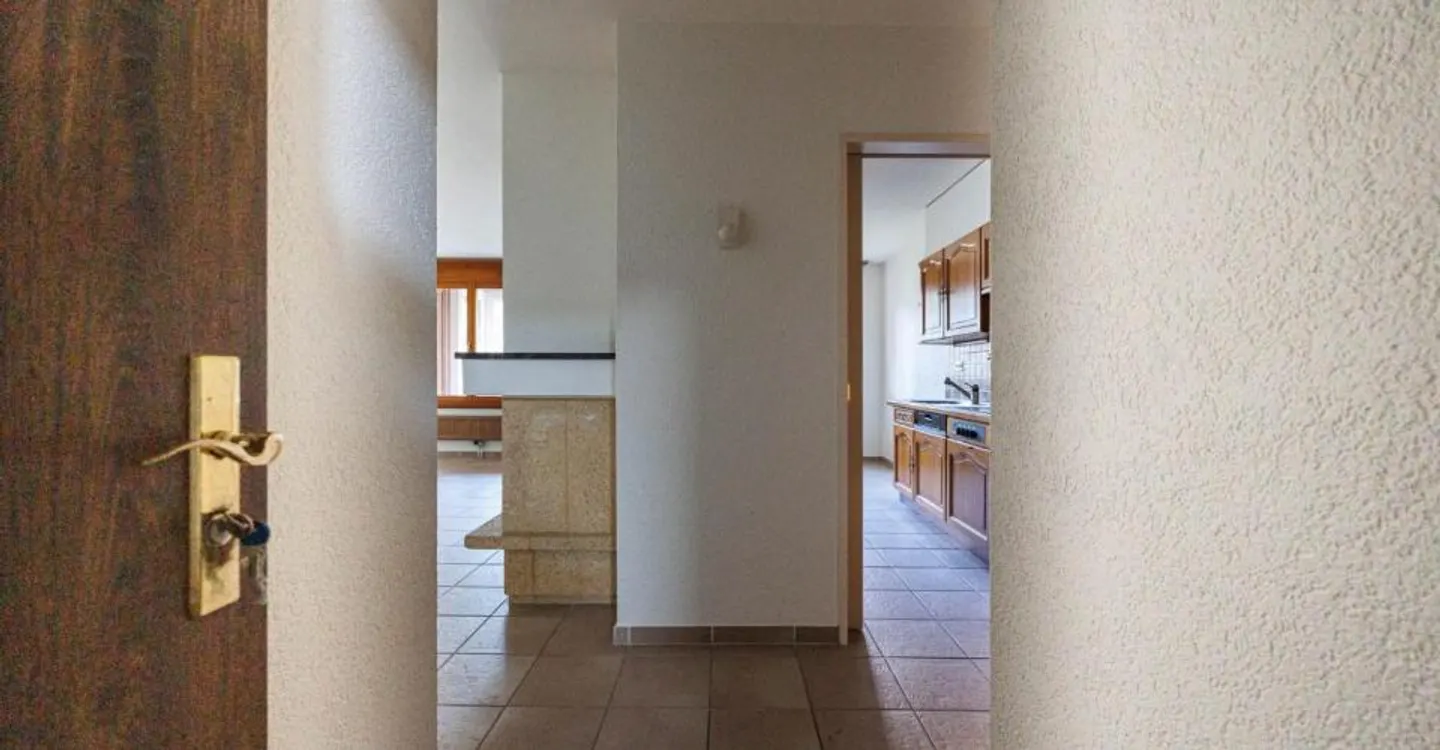 3.5 Room Apartment - Photo 3 of 16