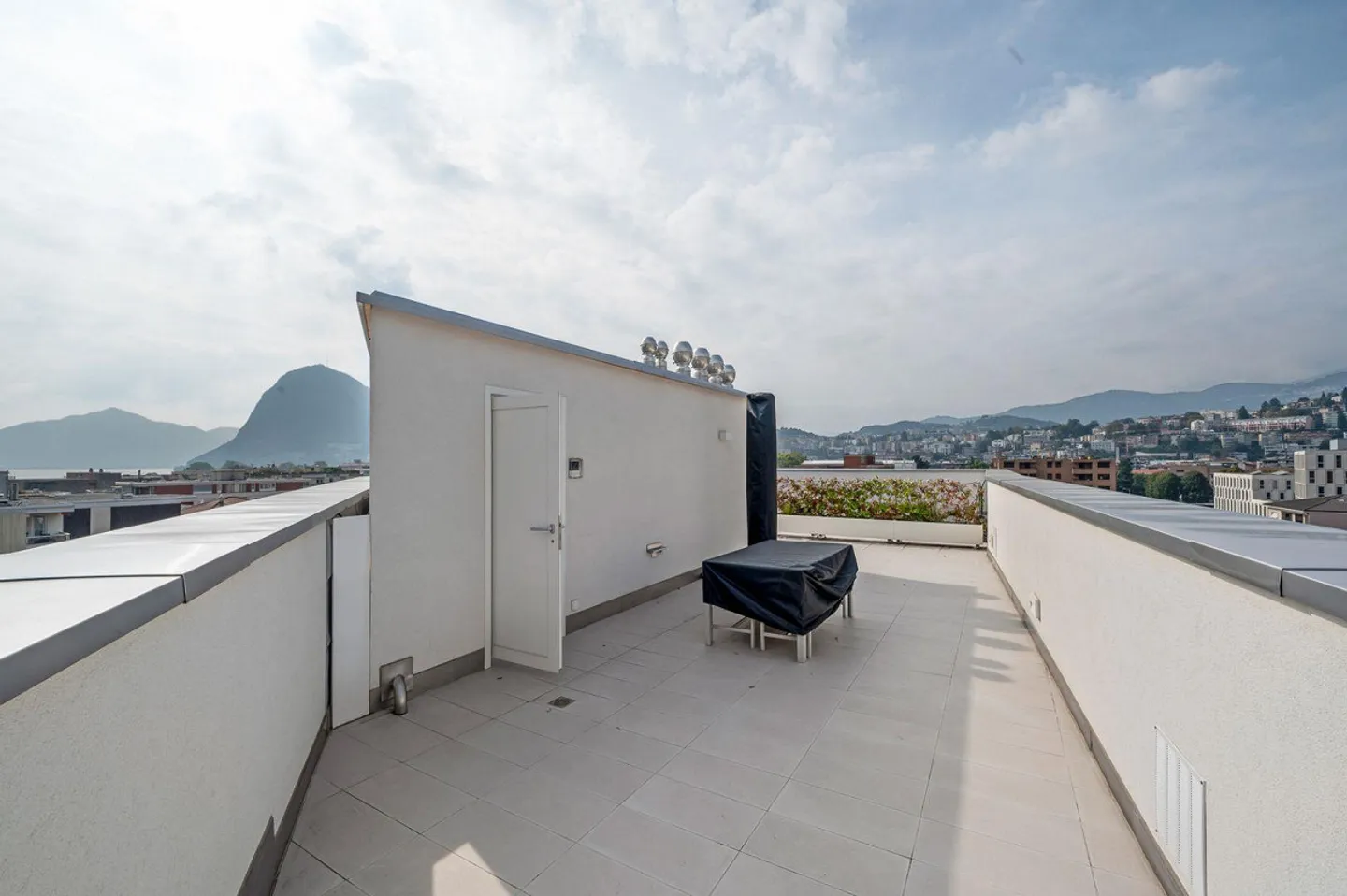 Modern Penthouse with Rooftop Terrace - Photo 10 of 10