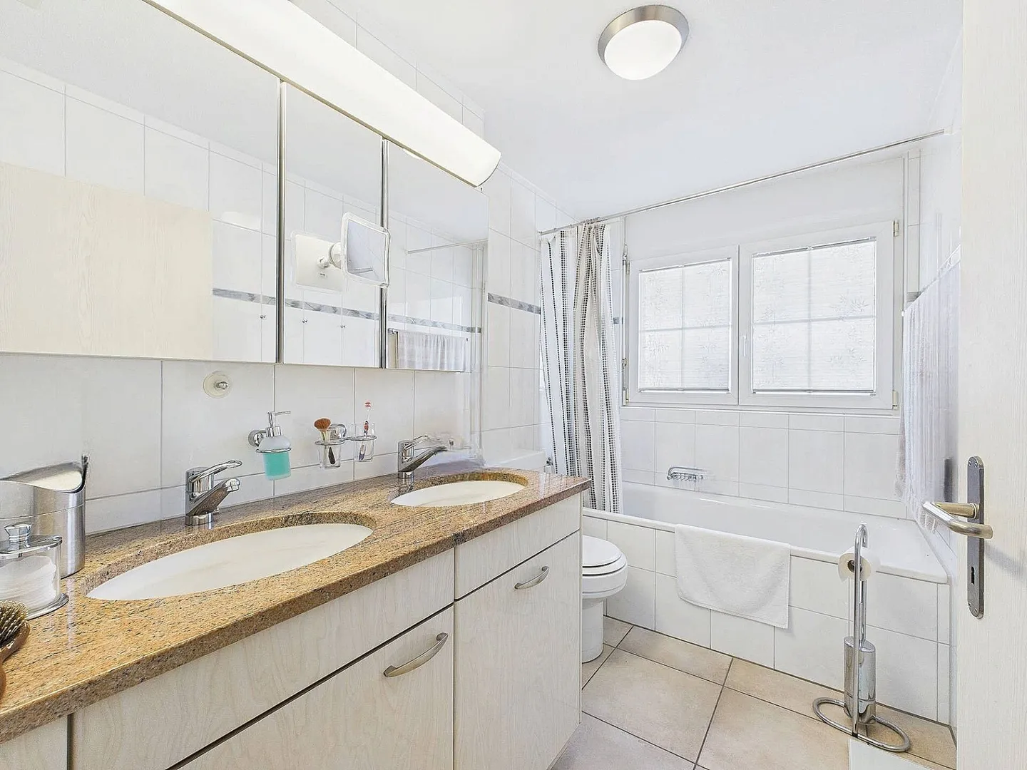 Freie Sicht, sehr sonnig und zentral - Foto 7 von 11