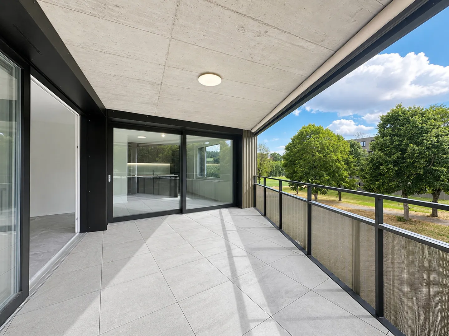 Condominium Apartment - Photo 4 of 13