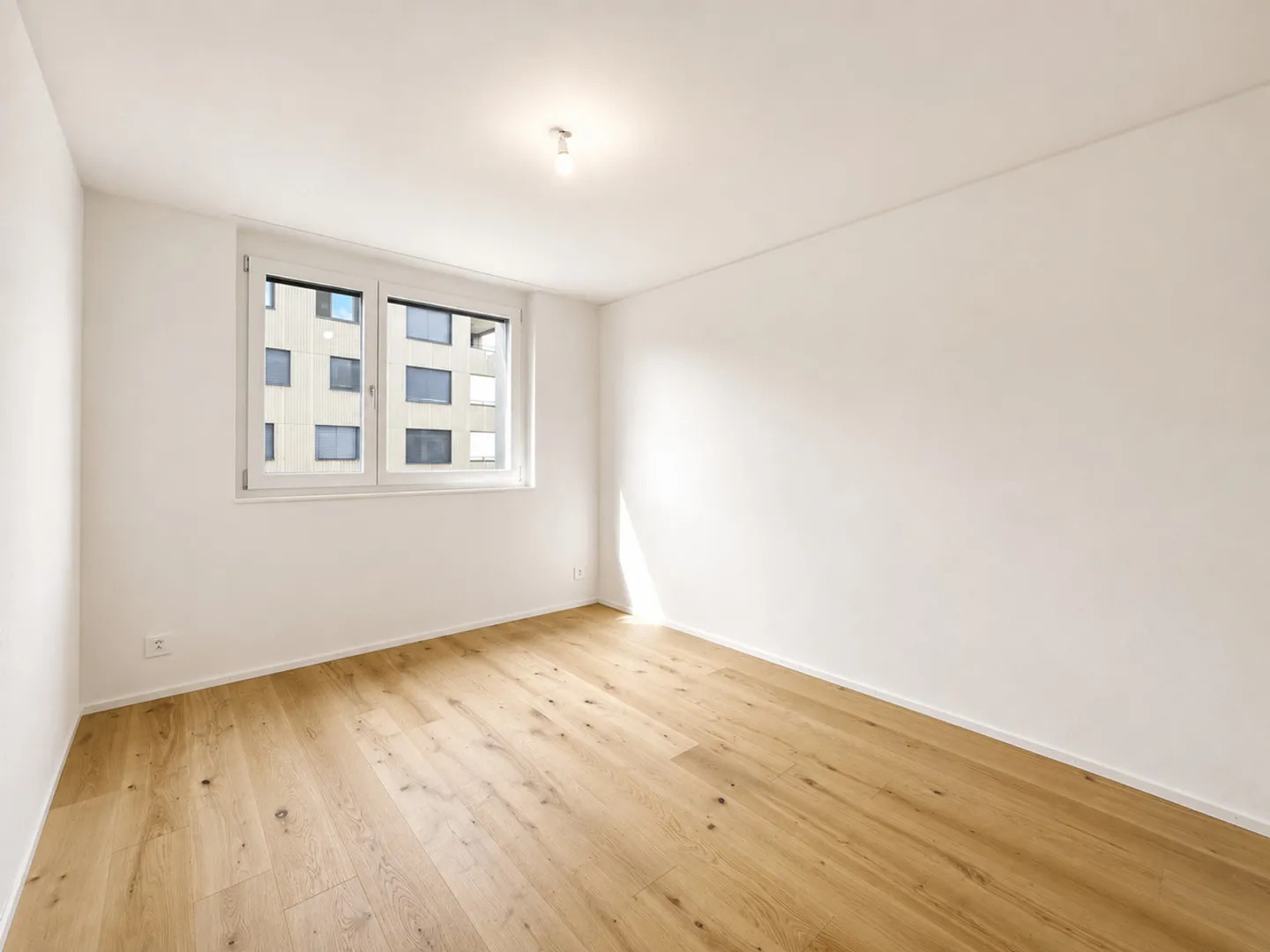 Condominium Apartment - Photo 6 of 13