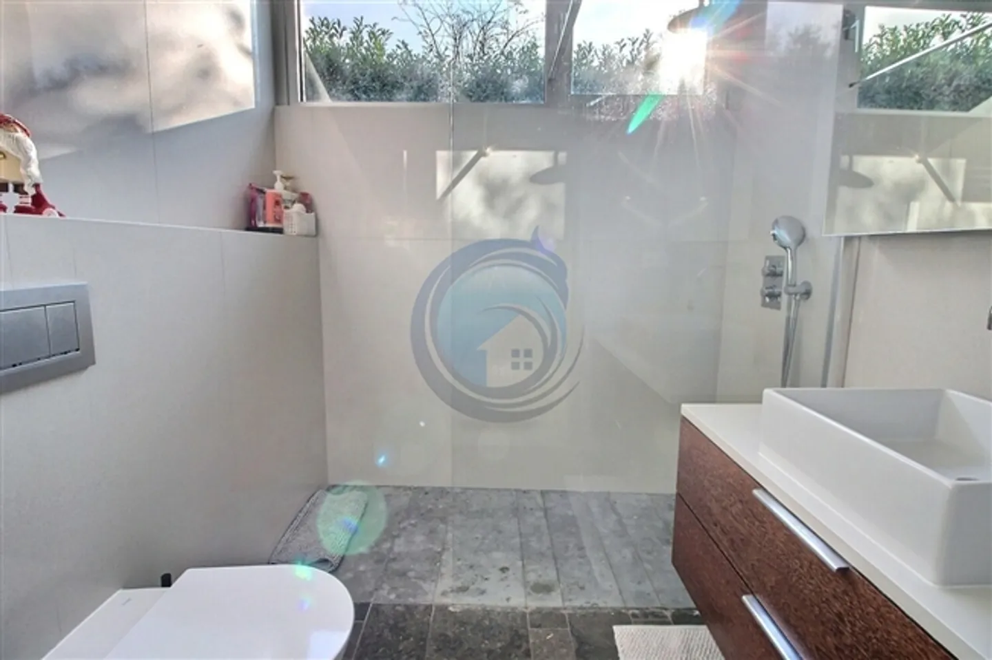 PROPRIÉTÉ MAGNIFIQUE ET MODERNE AVEC 12 CHAMBRES À CHERNEX - Photo 18 sur 20