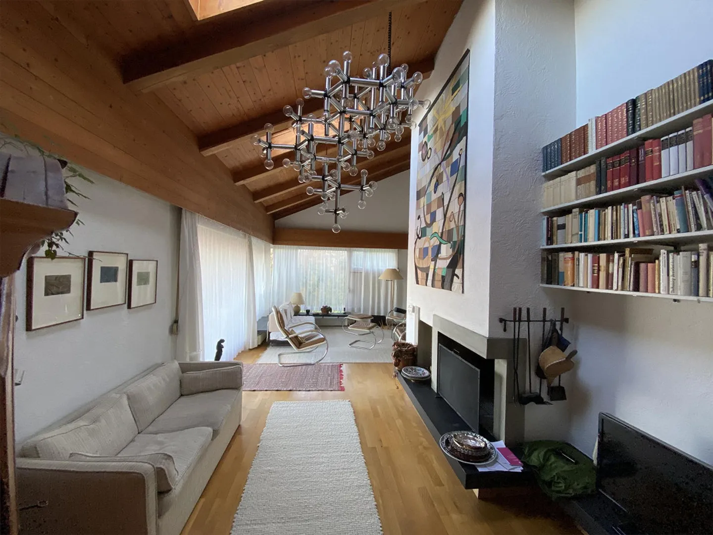 Detached single-family house with unobstructed lake view - Photo 4 of 6