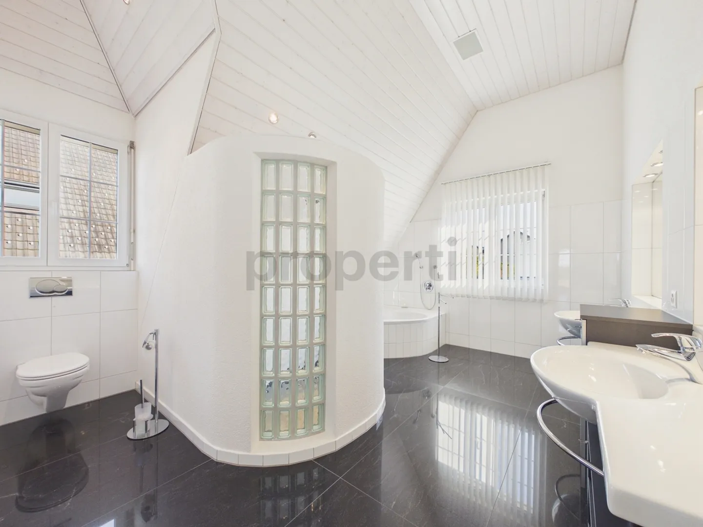 Maison individuelle lumineuse de 4,5 pièces avec jardin, Seltisberg - Photo 10 sur 13