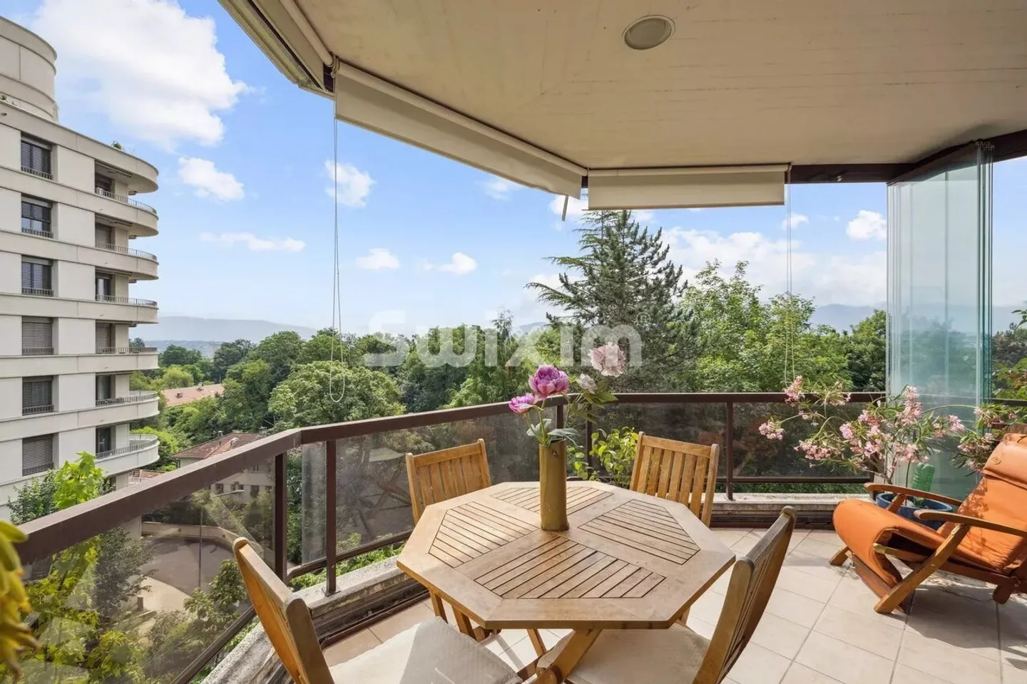 appartamento con grande balcone e vista sul Monte Bianco - Foto 6 di 8