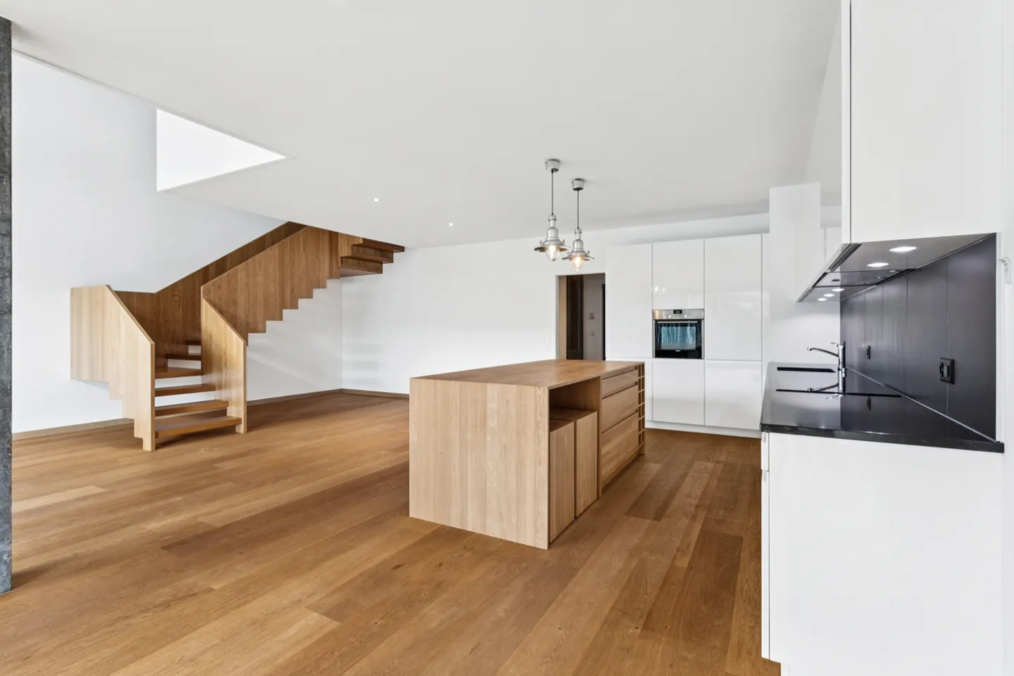 Live the modernity, breathe the space - Photo 1 of 6