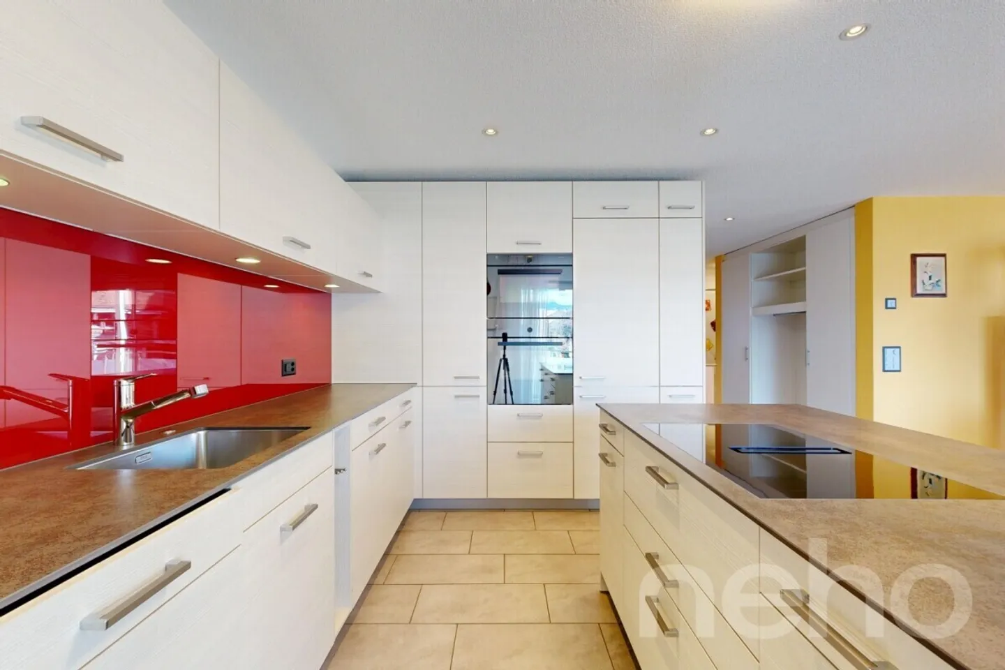 Modern, light-flooded and centrally located with beautiful views - Photo 4 of 12