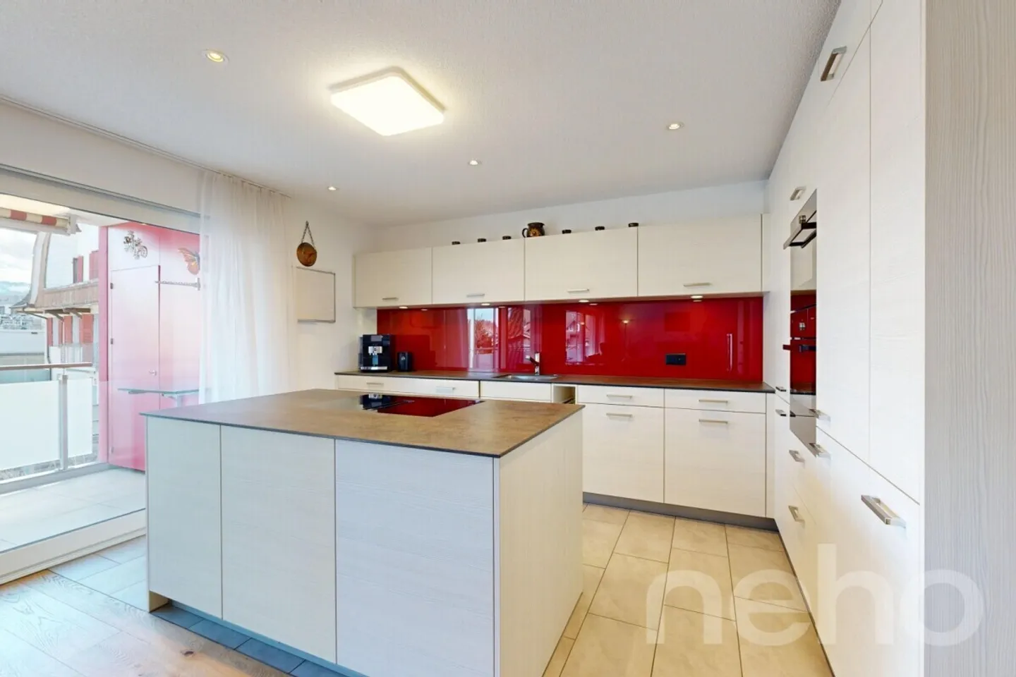 Modern, light-flooded and centrally located with beautiful views - Photo 5 of 12