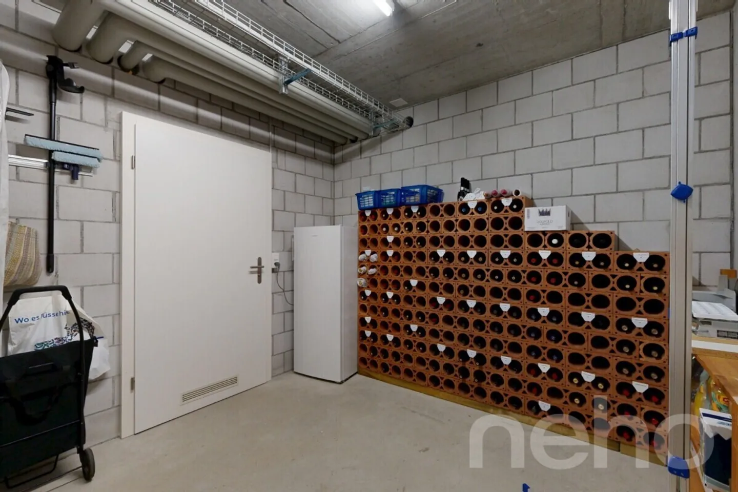 Modern, light-flooded and centrally located with beautiful views - Photo 11 of 12