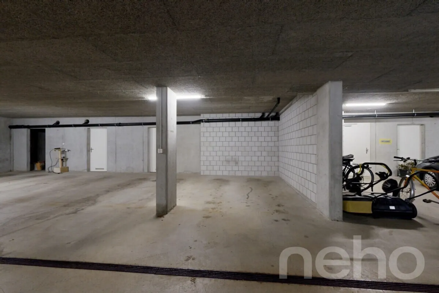 Modern, light-flooded and centrally located with beautiful views - Photo 12 of 12