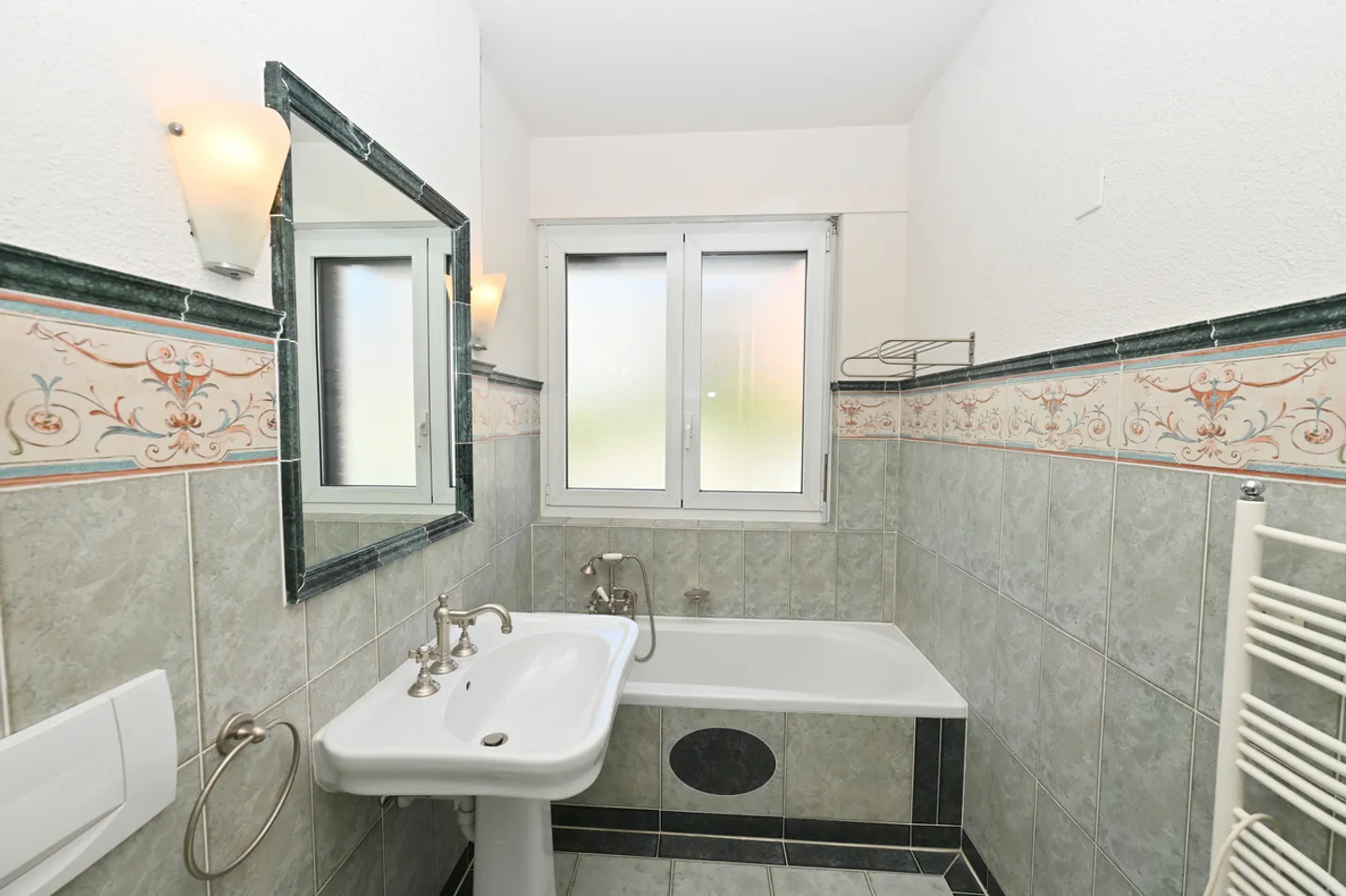 Exclusive Penthouse with 180° Panoramic Terrace over Lake and Mountains - Photo 21 of 26