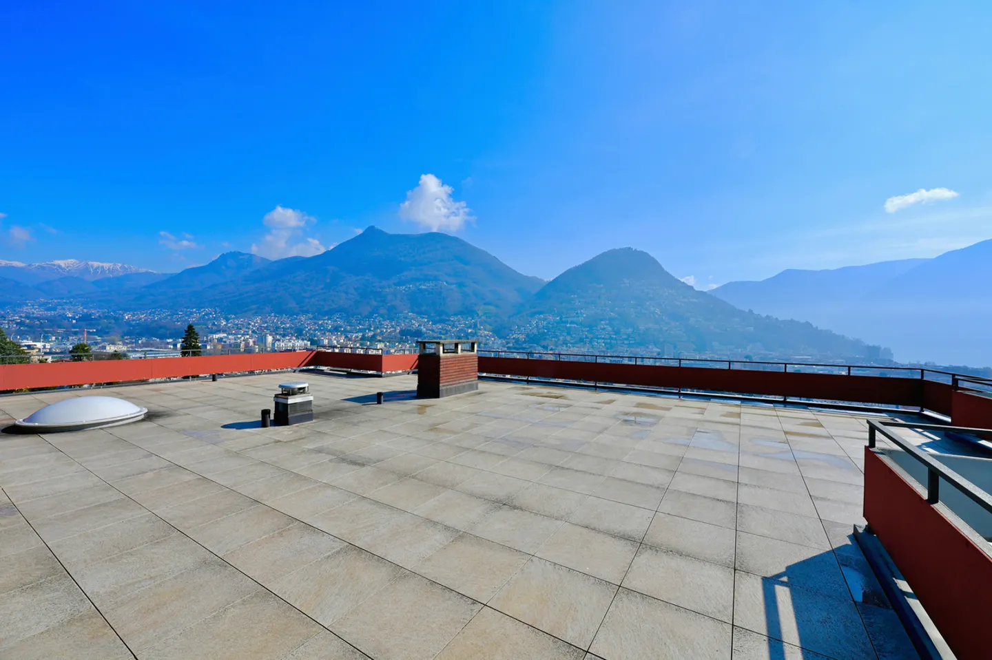 Exclusive Penthouse with 180° Panoramic Terrace over Lake and Mountains - Photo 24 of 26