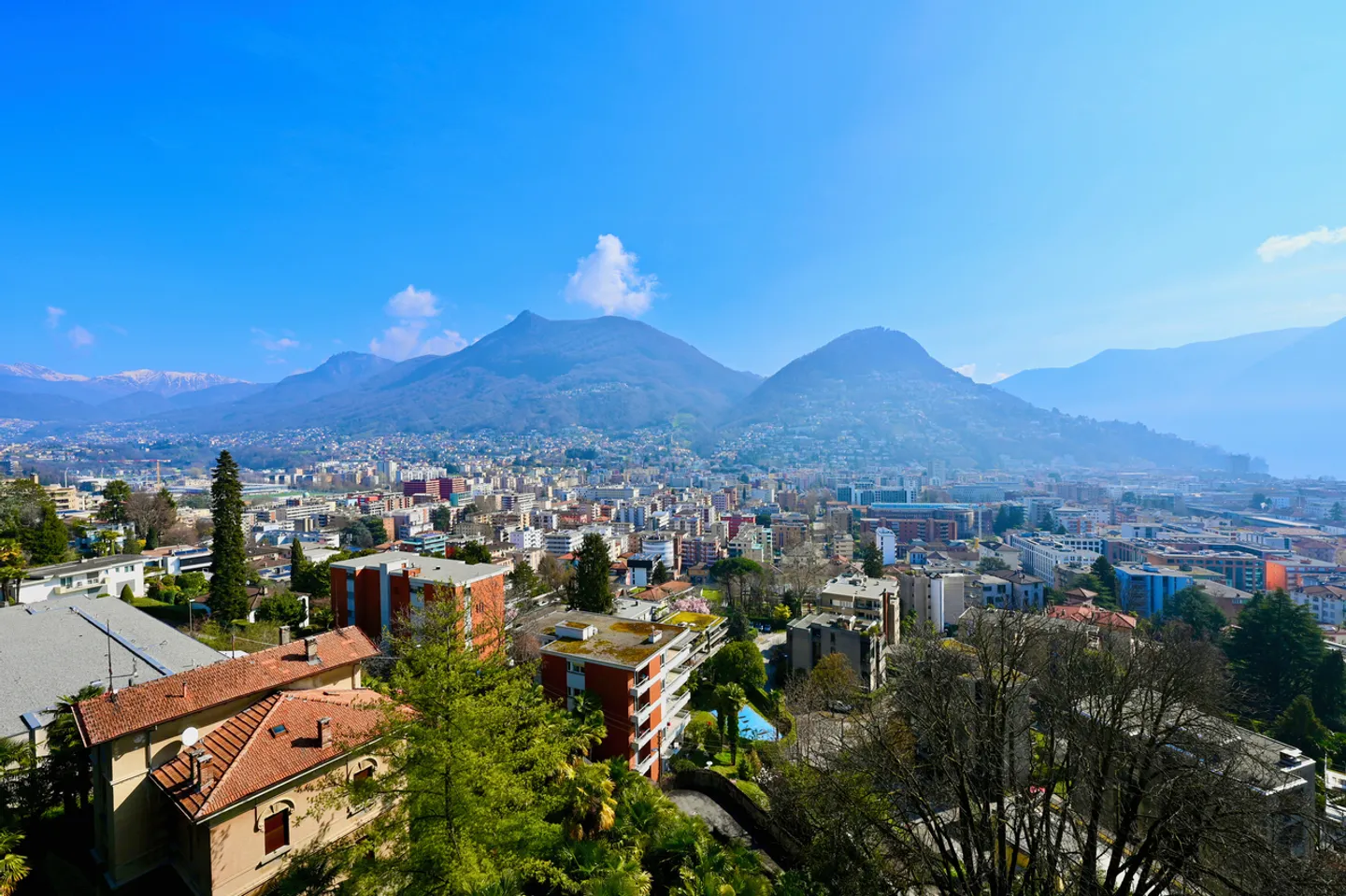 Exclusive Penthouse with 180° Panoramic Terrace over Lake and Mountains - Photo 25 of 26