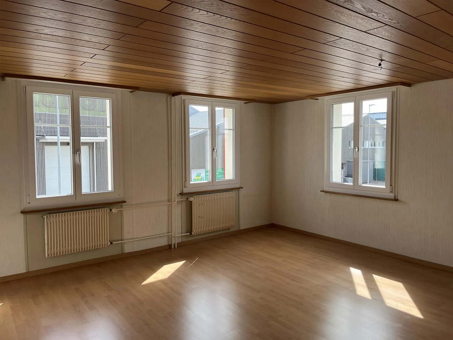 Appartement 3 pièces avec grand balcon - Photo 3 sur 10