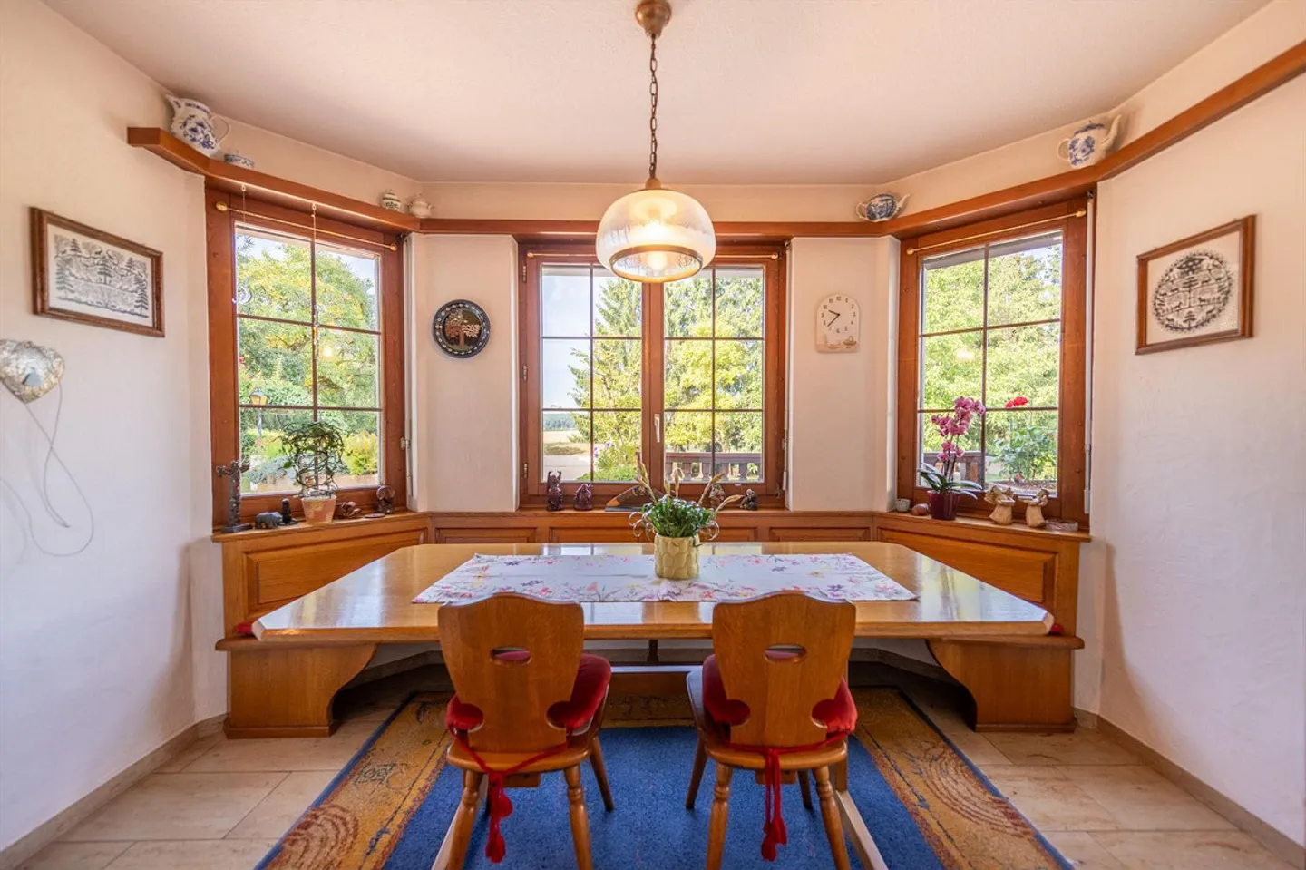 Spacious Single-Family Home with 2,000 m² Plot and Versatile Usage Potential - Photo 9 of 13