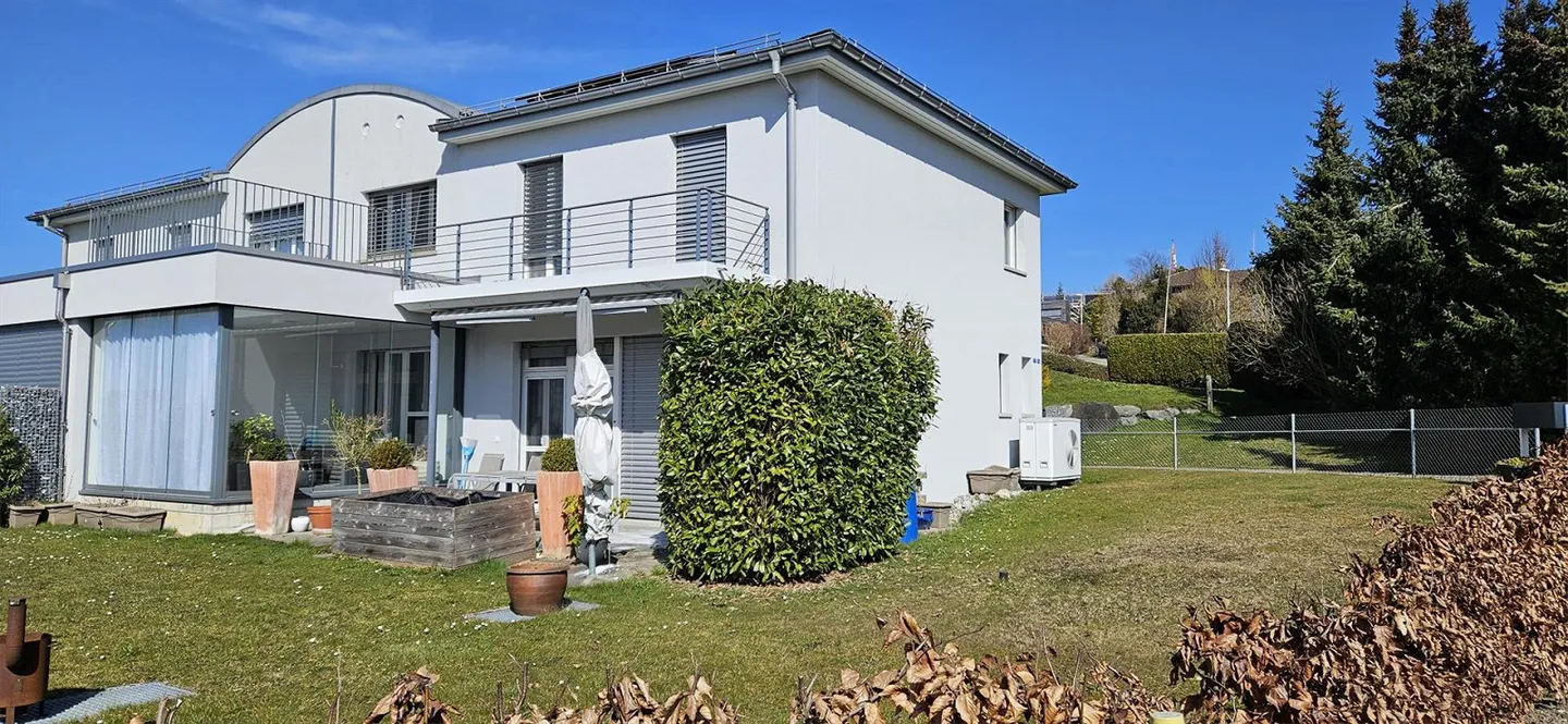 Renoviertes Doppelhaus mit Terrasse - Foto 1 von 1