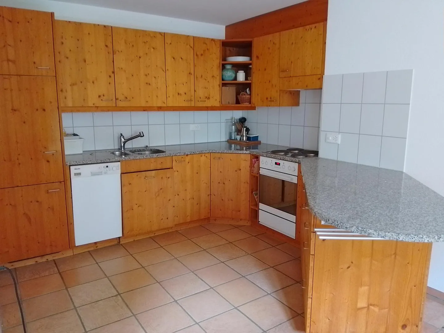 Heimelige 3.5-Zi-Wohnung mit grosser Terrasse sucht Mieter! - Foto 1 von 12