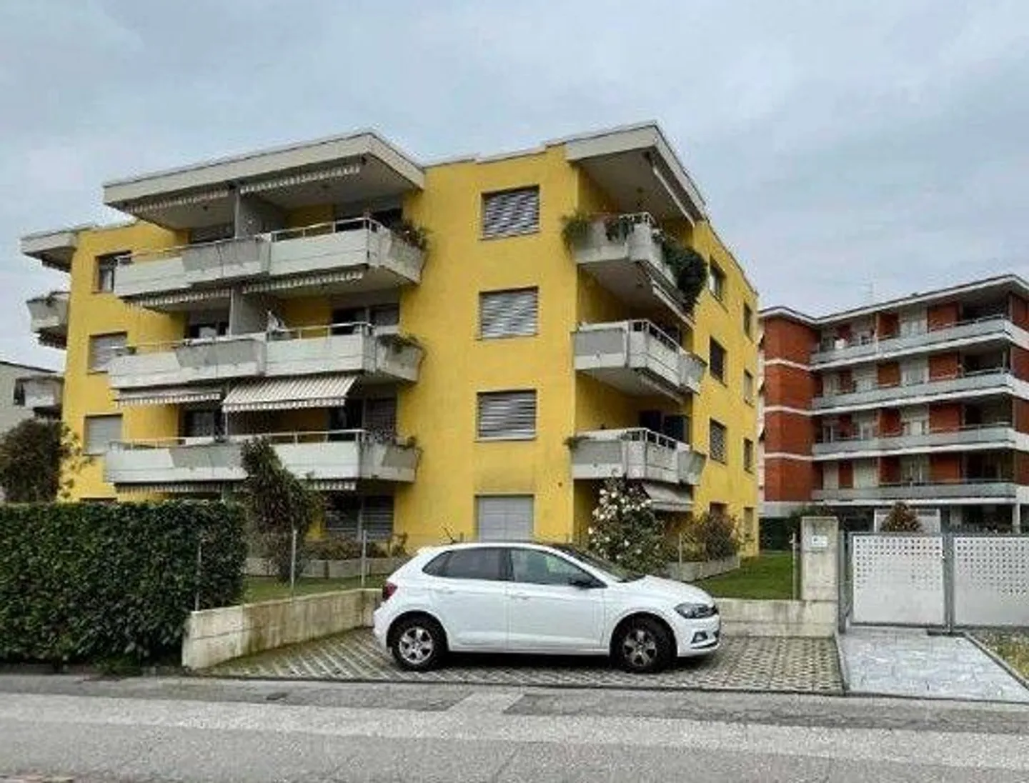 Residential building for sale - Photo 1 of 13