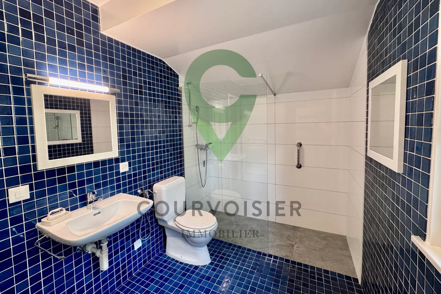 Zeitgenössische Villa mit Seeblick - Foto 15 von 26