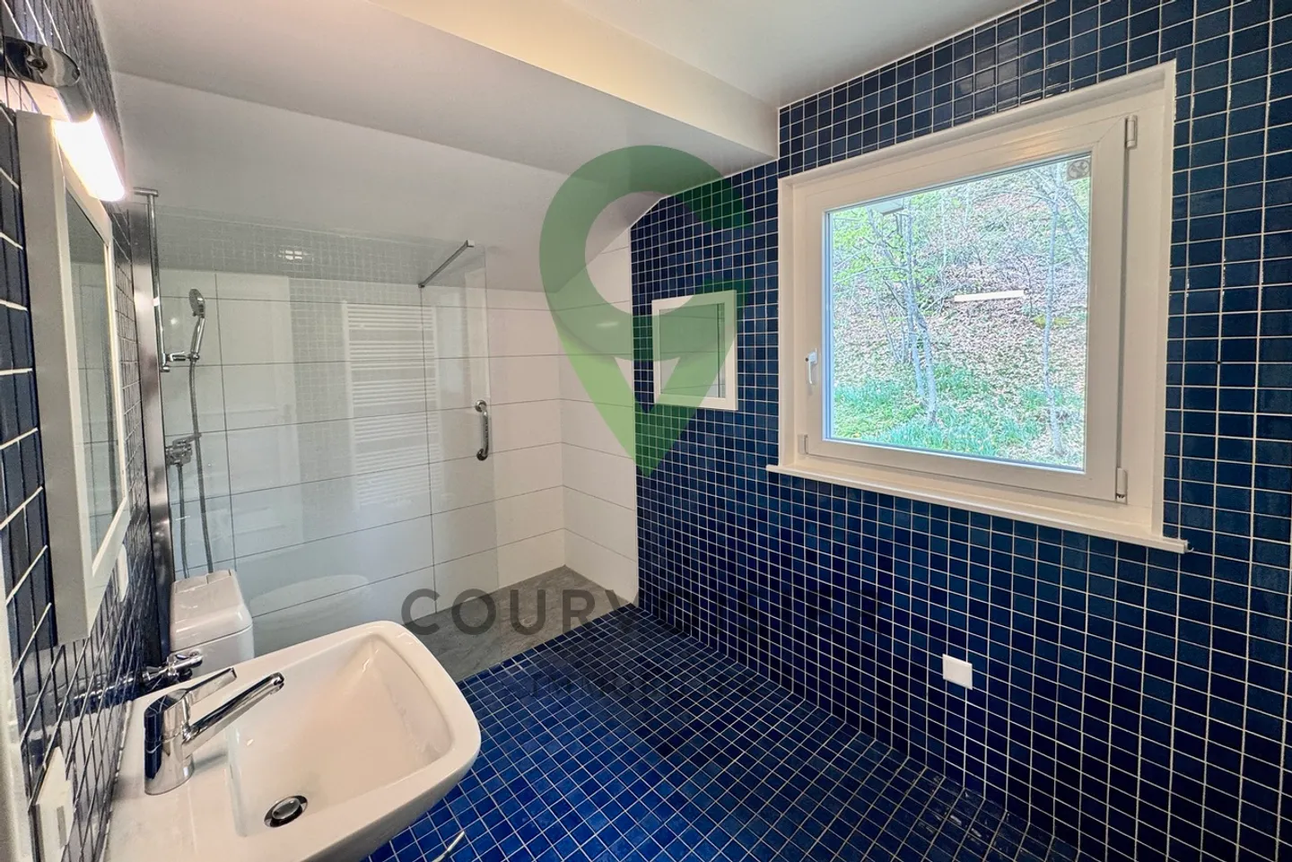 Zeitgenössische Villa mit Seeblick - Foto 16 von 26