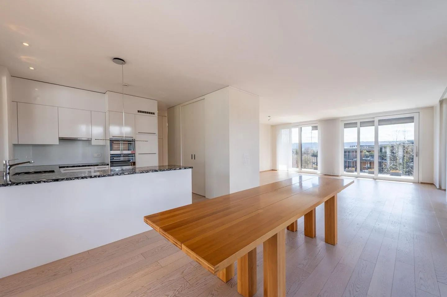 Rare Opportunity: Penthouse Apartment with 124 m² Terrace in a Desirable Location - Photo 6 of 13
