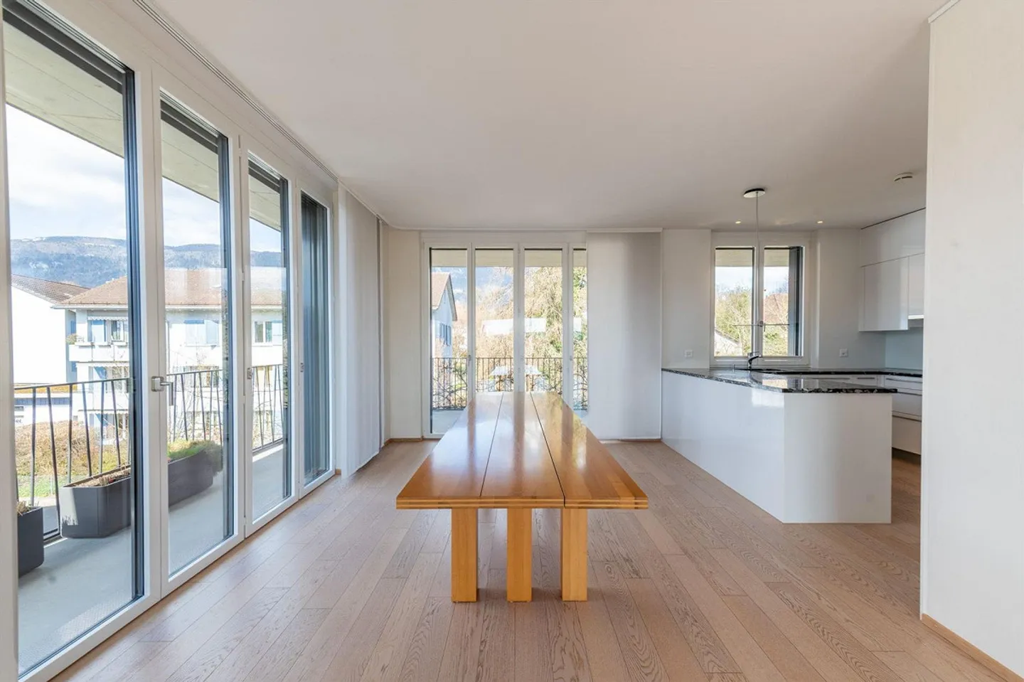 Rare Opportunity: Penthouse Apartment with 124 m² Terrace in a Desirable Location - Photo 7 of 13
