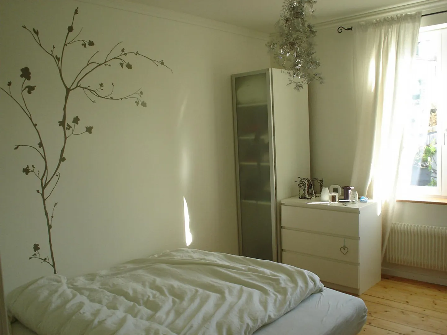 Appartement 4 pièces au 1er étage dans une maison majestueuse - Photo 2 sur 9