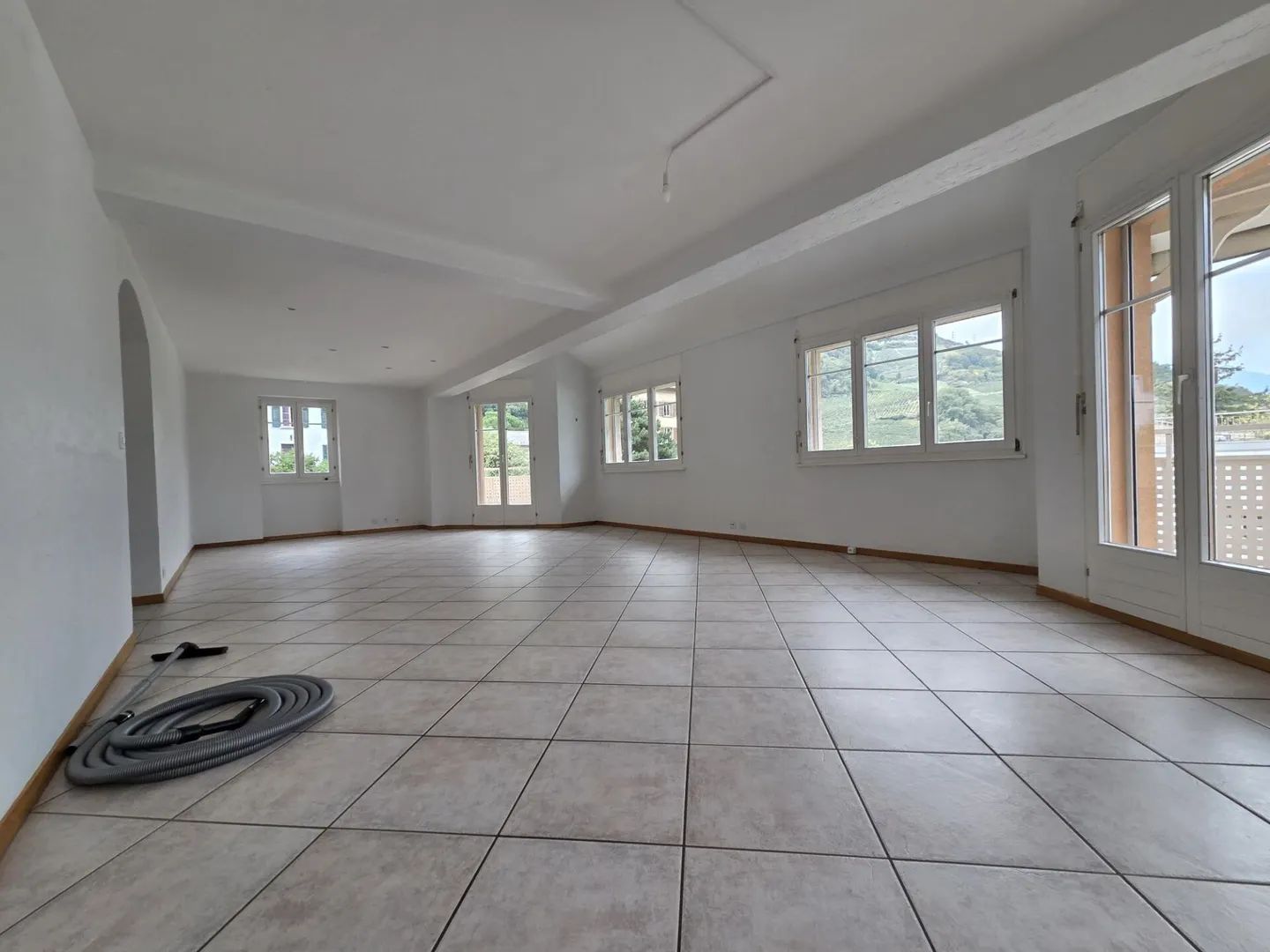 5-Zimmer-Duplexwohnung in ruhiger Lage mit Parkplätzen - Foto 4 von 11