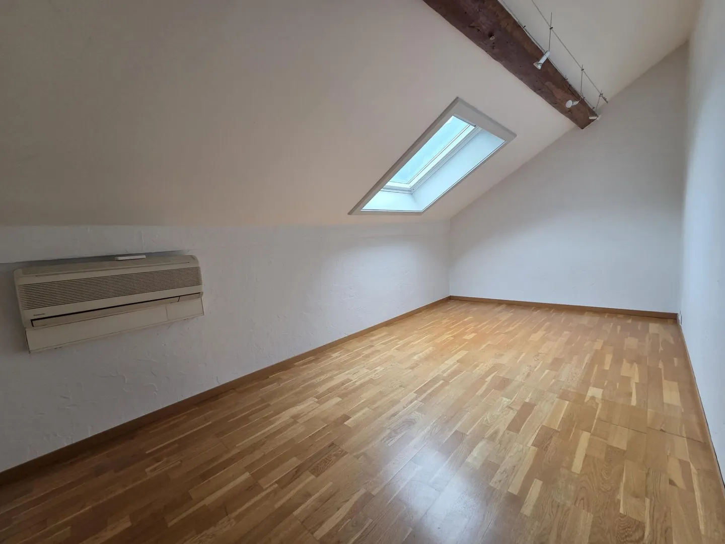 5-Zimmer-Duplexwohnung in ruhiger Lage mit Parkplätzen - Foto 7 von 11
