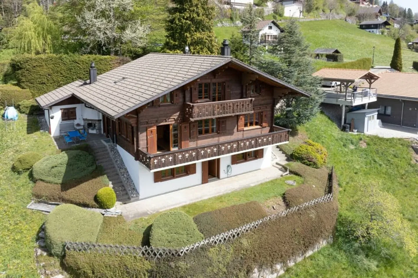 Gigantic 9.5-room chalet, family, generations, holiday home with separate - Photo 2 of 13