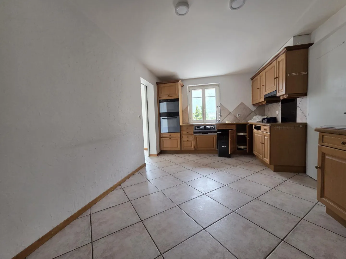 5-Zimmer-Duplexwohnung in ruhiger Lage mit Parkplätzen - Foto 2 von 11