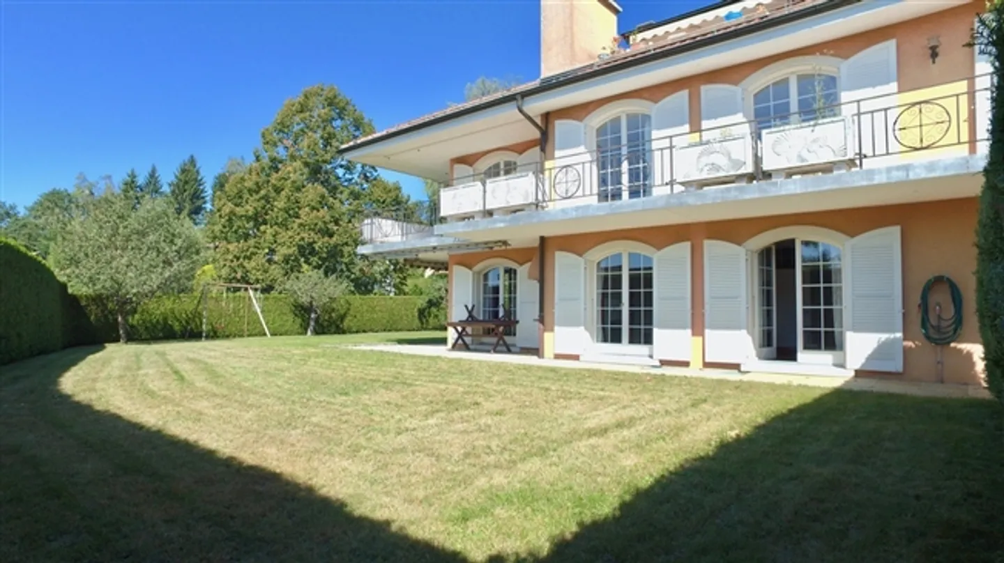 Magnifique appartement de 7 pièces avec jardin - Photo 4 sur 18