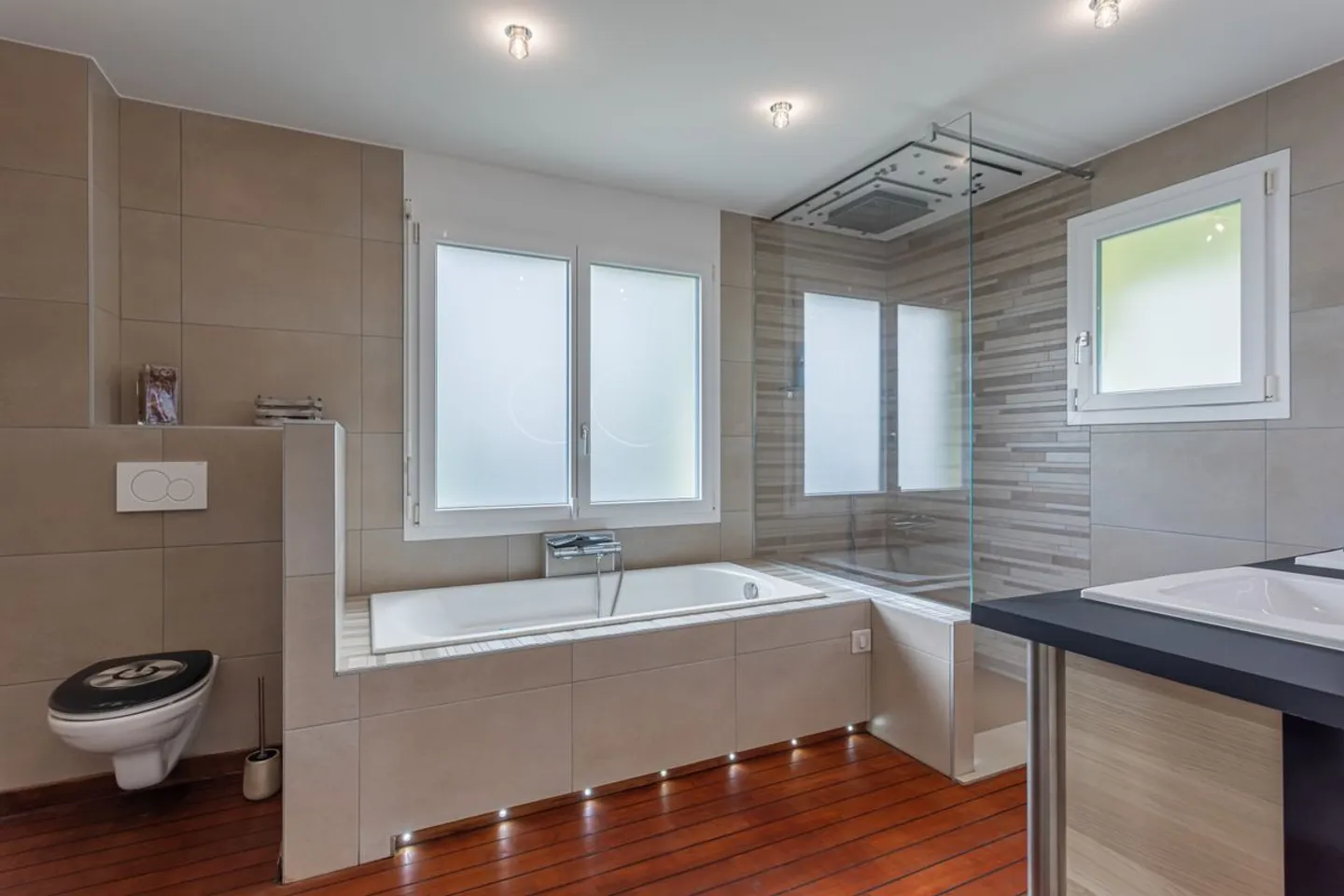 5,5-Zimmer-Villa: Zeitgenössische Eleganz und außergewöhnlicher Panorama! - Foto 5 von 10