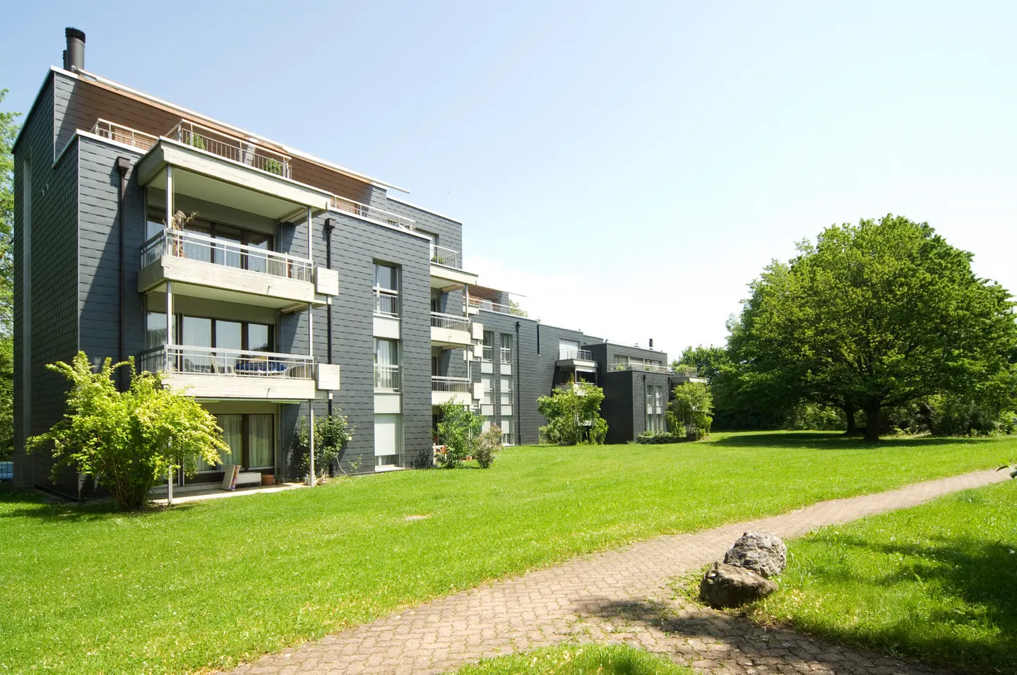 Between Lake, Nature and City - 3-Room Garden Apartment in Kilchberg - Photo 1 of 8