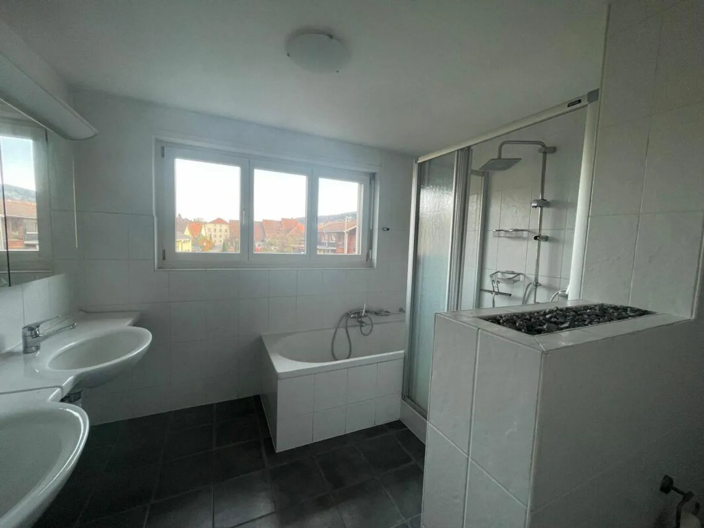 Propriété à usage polyvalent et à grand potentiel - Photo 3 sur 11