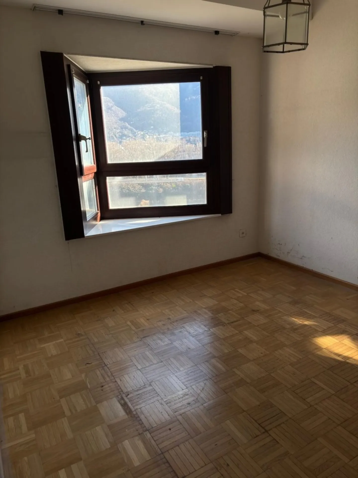 Appartement sous les combles de 4 pièces à proximité immédiate de Bellinzone - Photo 12 sur 14