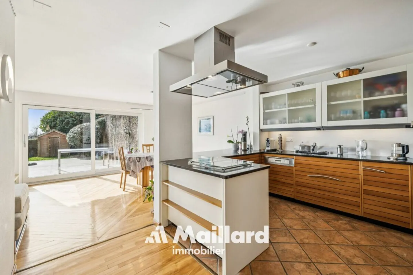 MAGNIFICENT 6.5-ROOM APARTMENT WITH TERRACE AND GARDEN - Photo 5 of 15