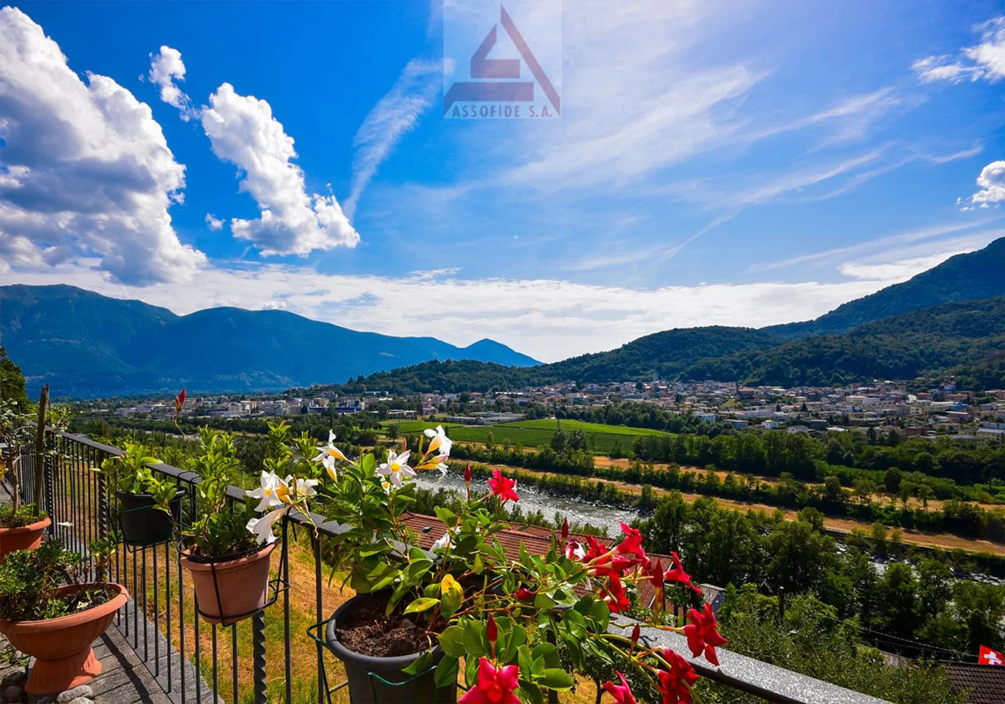 Casa bifamiliare con terreno / Zweifamilienhaus mit Grundstück - Foto 1 di 7