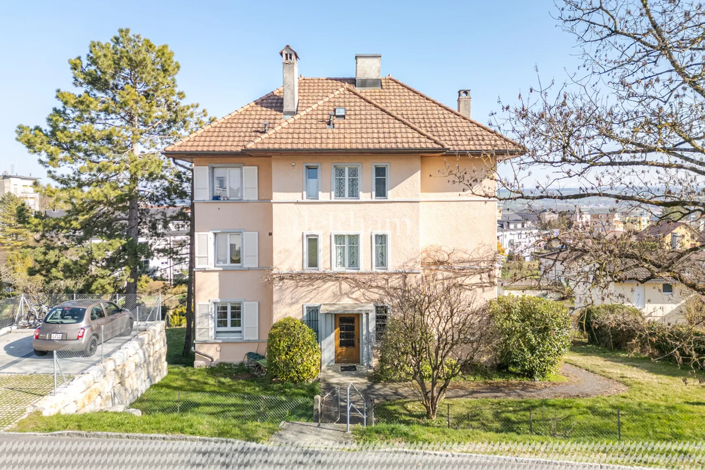 Maison locative
de trois appartements - Photo 1 of 8