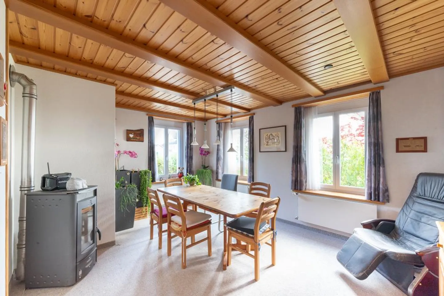 Idylle résidentielle avec grange et vue sur la verdure - Photo 3 sur 20