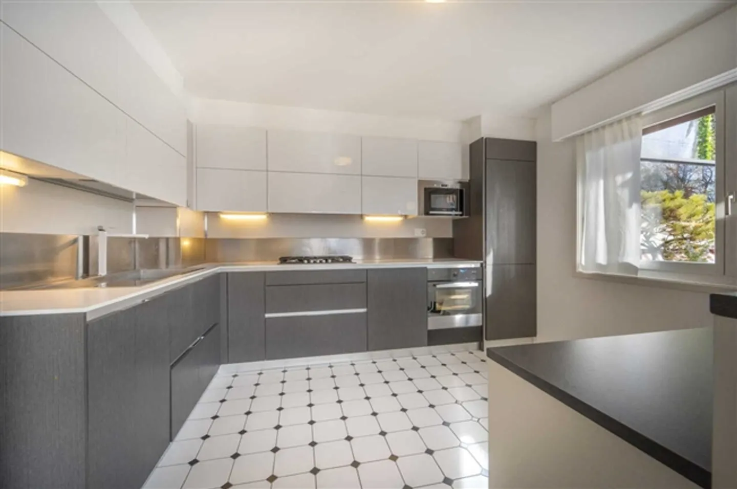 Renoviertes Penthouse-Duplex mit Balkon - Foto 8 von 17