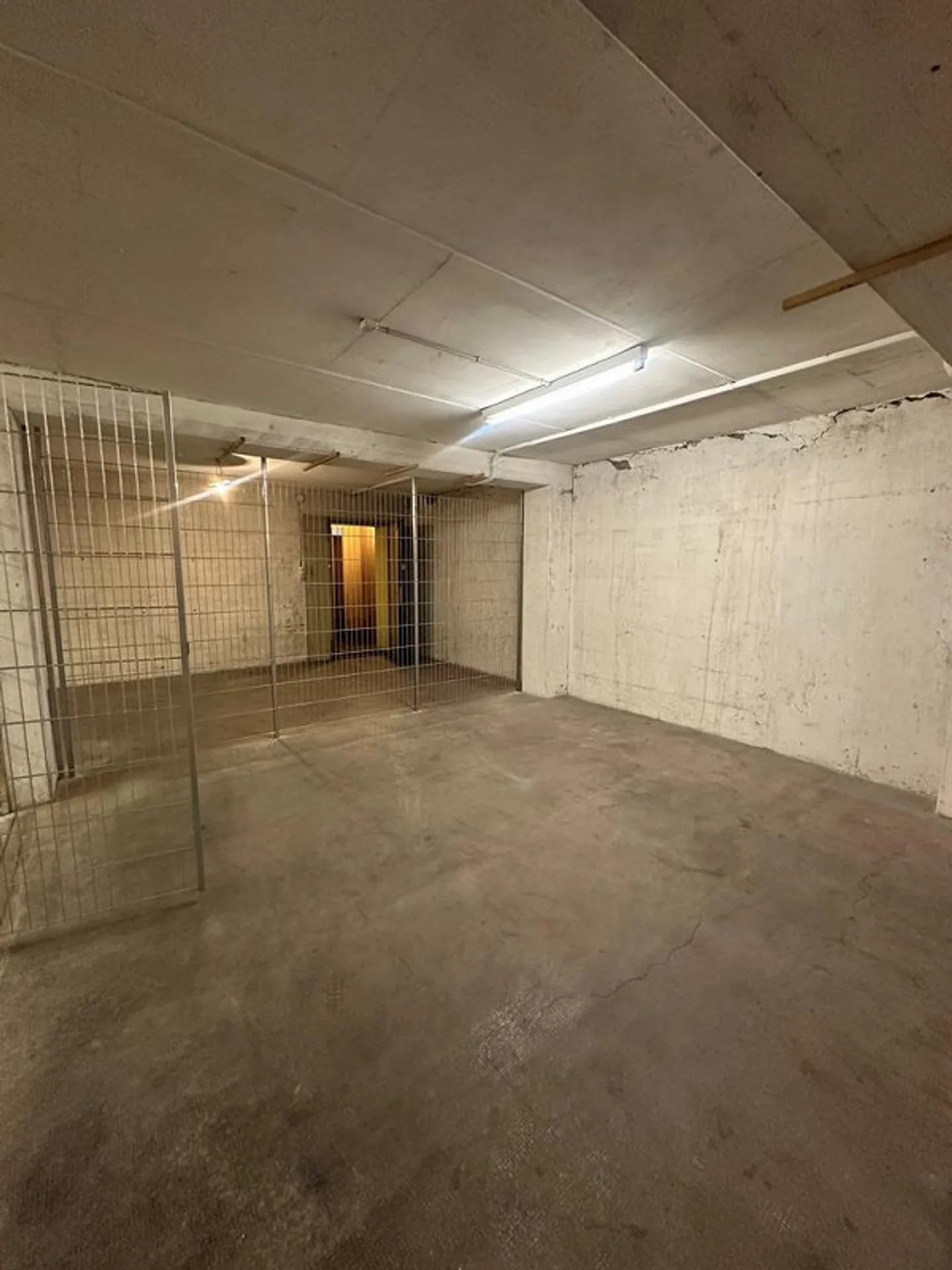 Spacious Storage Room in Basel - Photo 3 of 4