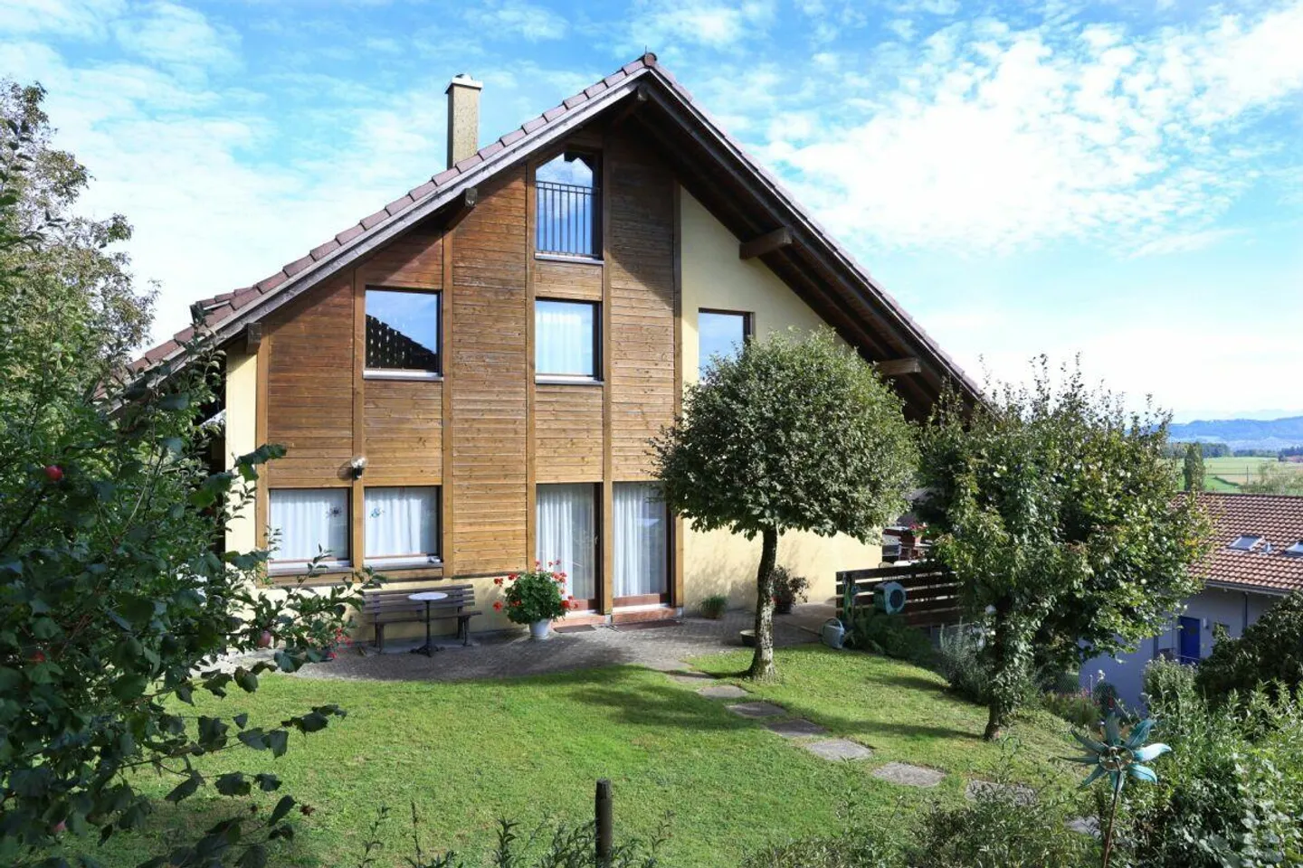 Casa bifamiliare di 7,5 stanze con panorama alpino - Foto 1 di 12