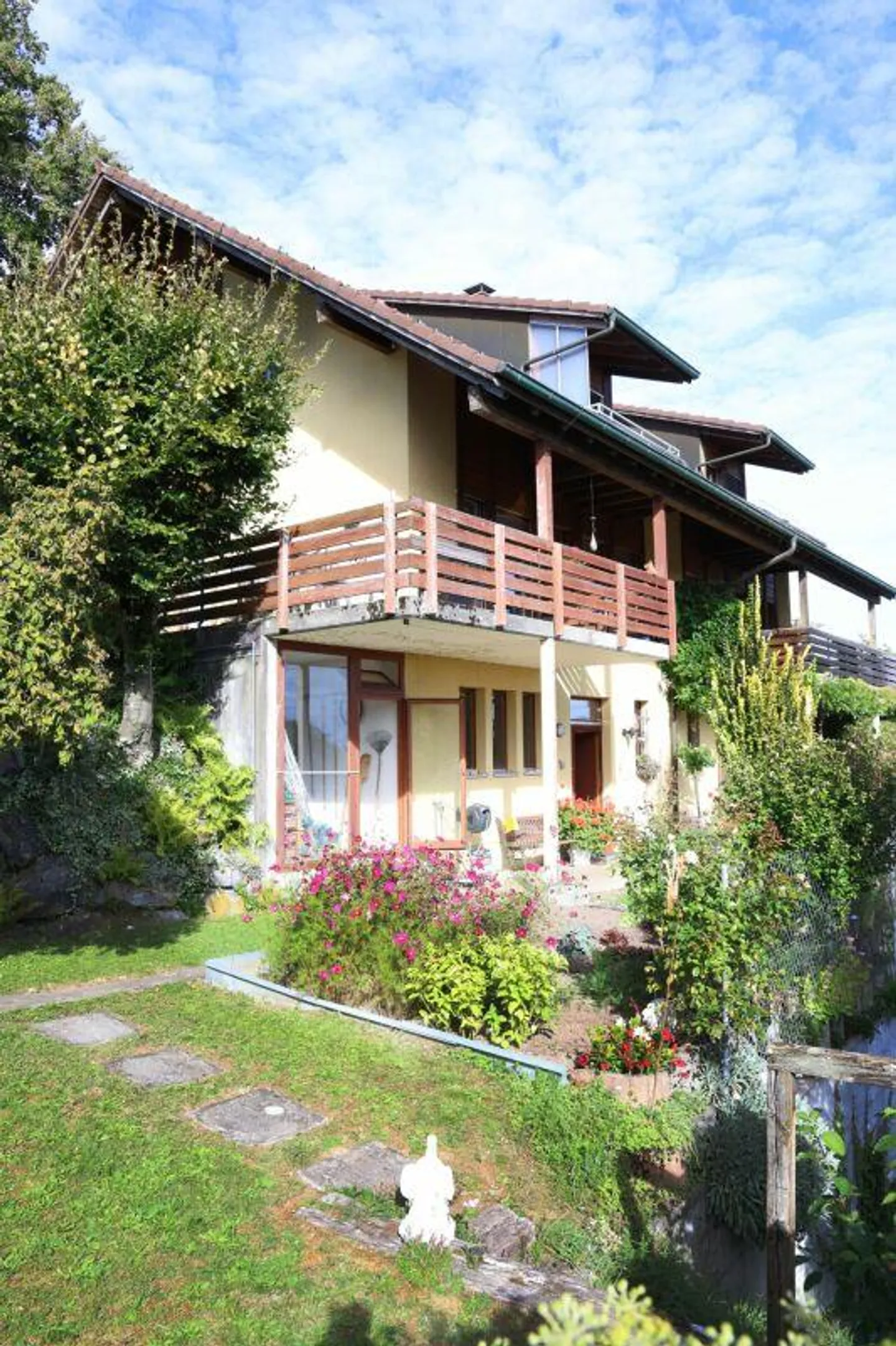 Casa bifamiliare di 7,5 stanze con panorama alpino - Foto 2 di 12