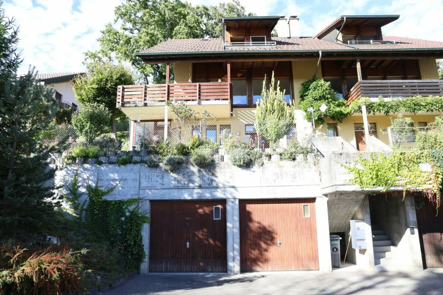 Casa bifamiliare di 7,5 stanze con panorama alpino - Foto 3 di 12