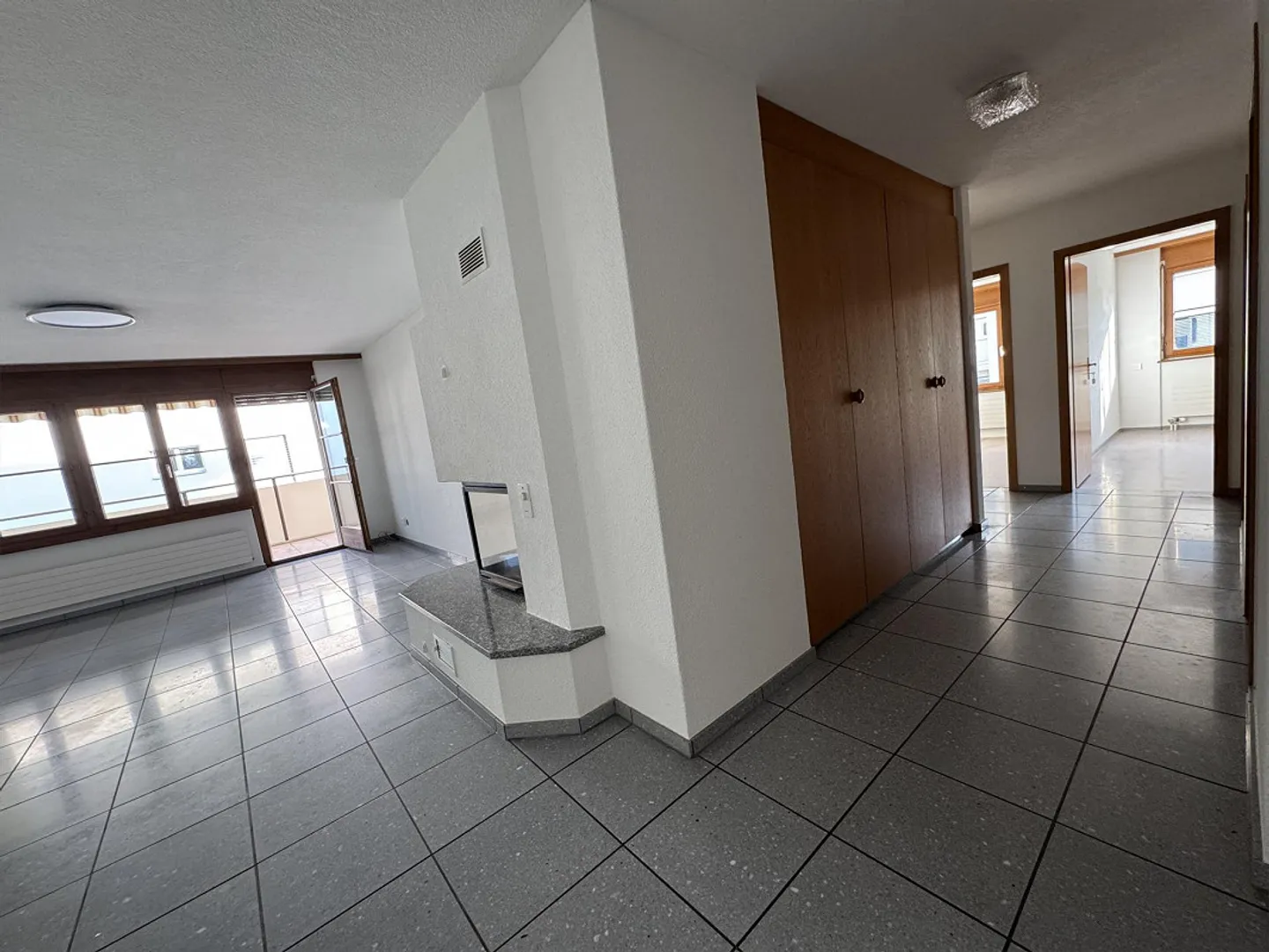 Geräumige 4.5 Zimmer Wohnung - Foto 2 von 9