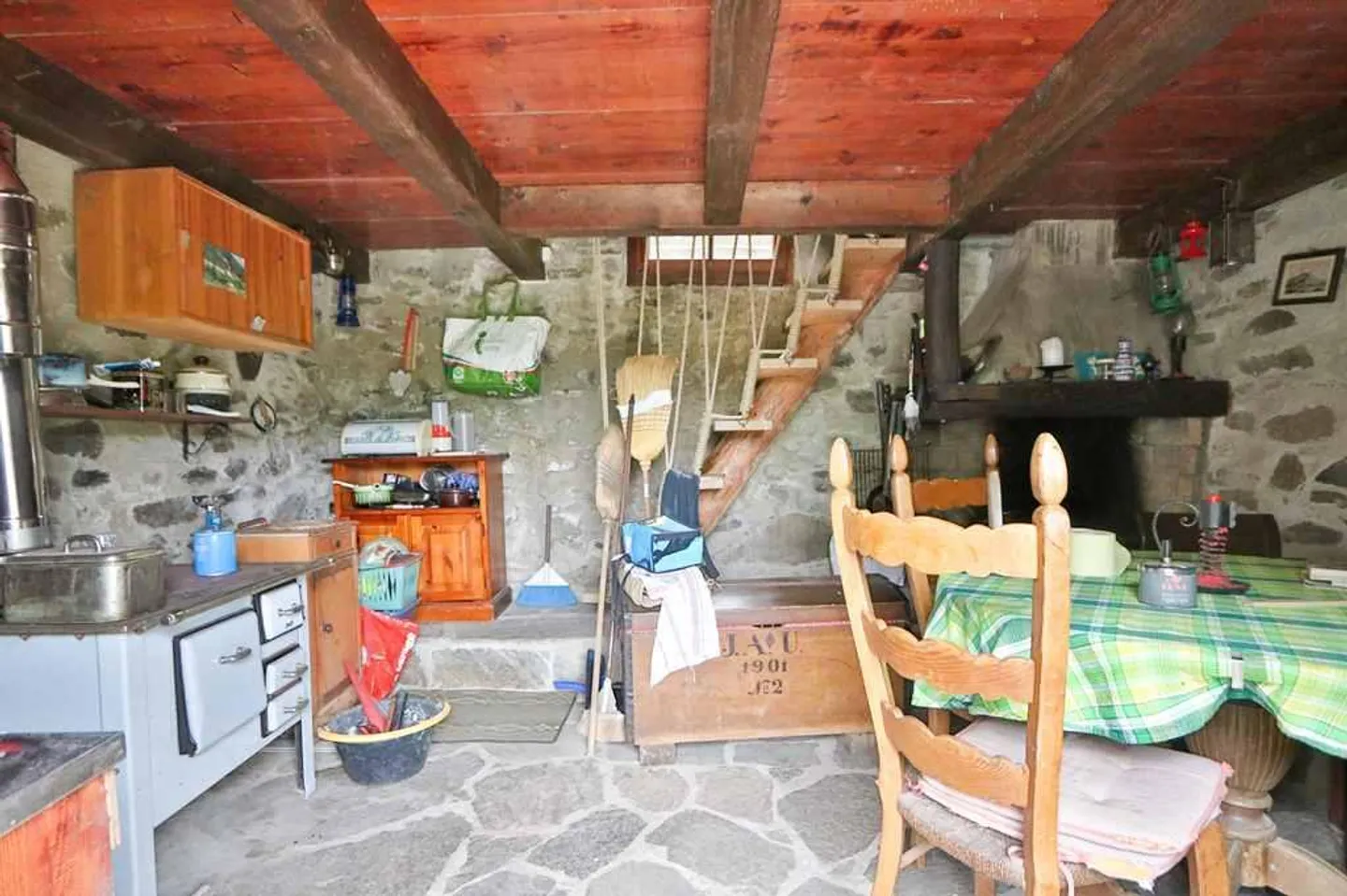 Gruppo Rustico con 9 Rustici in Posizione Idyllica con circa 5609m2 di Terreno - Foto 5 di 30