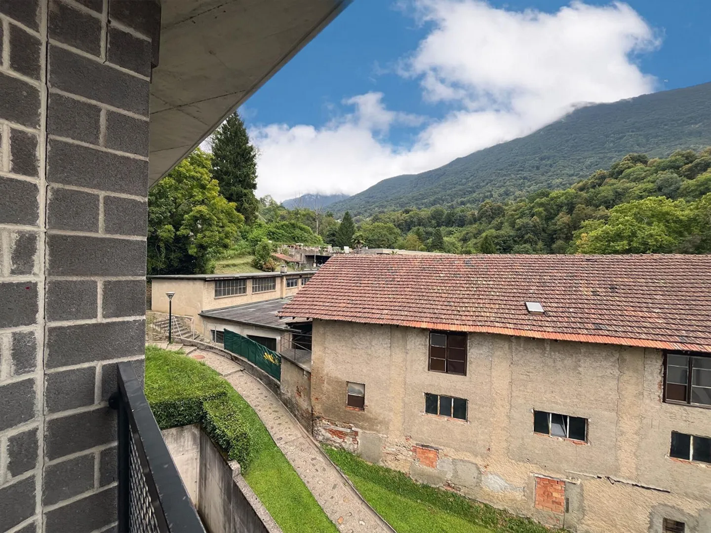 ZU VERMIETEN GERÄUMIGES MÖBLIERTES STUDIO MIT BALKON IN LUGANO - Foto 5 von 10
