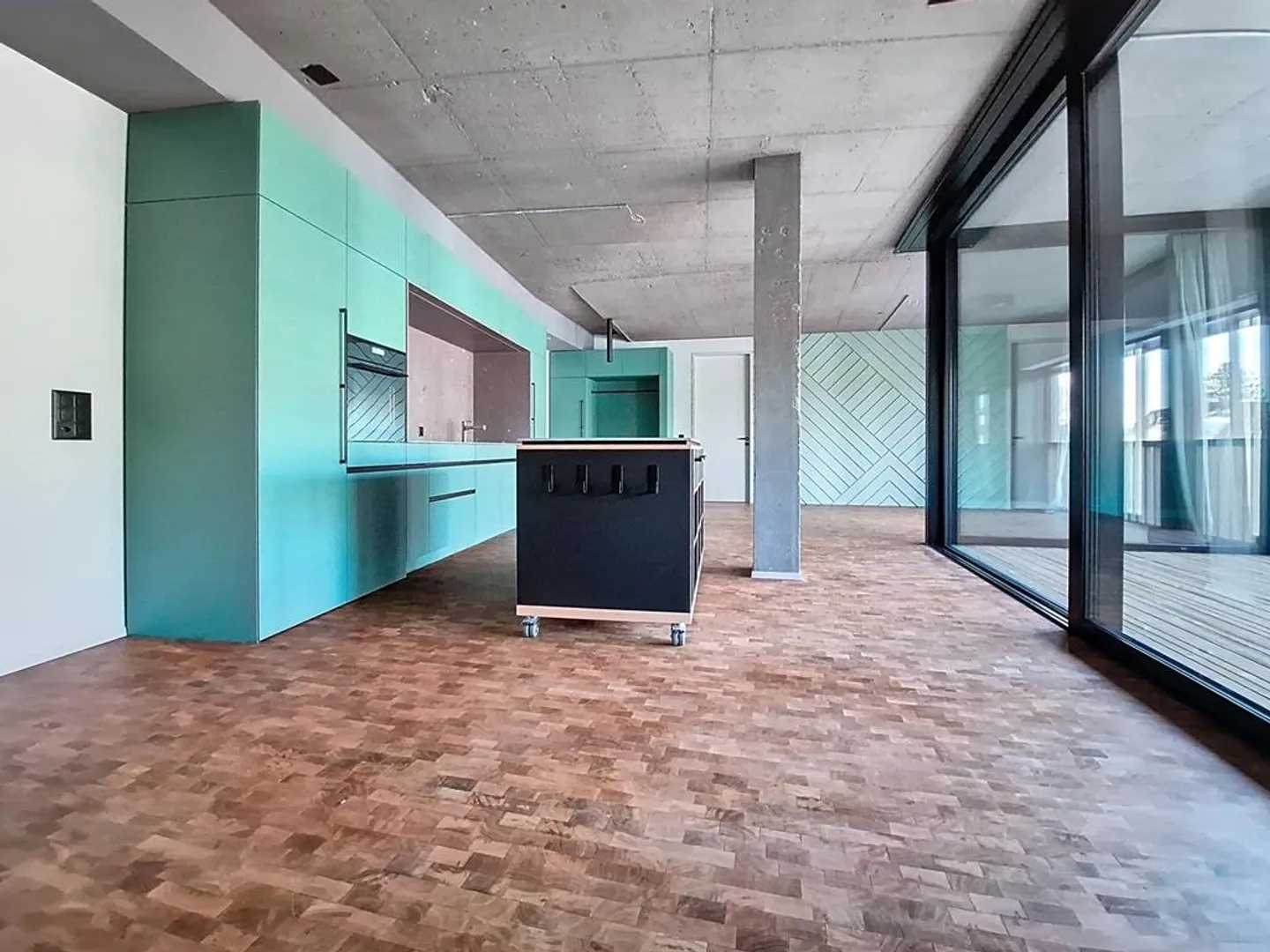 Live and work in loft style - Photo 3 of 12