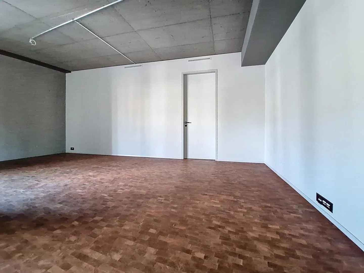 Live and work in loft style - Photo 6 of 12